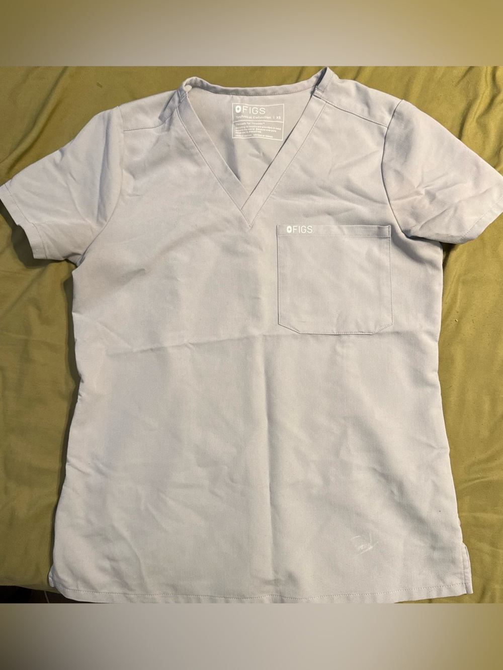 FIGS Women’s V-Neck Scrub Top in Light Gray